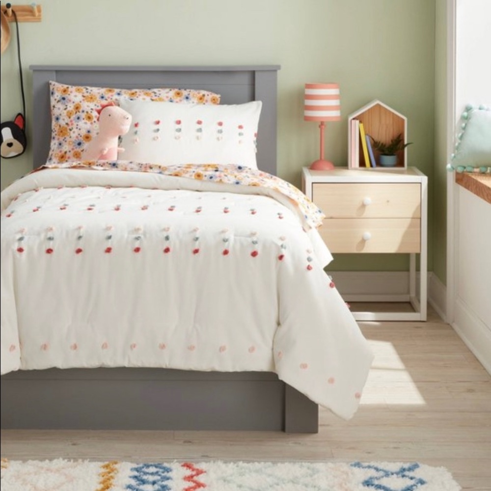 Pon- Pom Comforter Set - Picture 1 of 6
